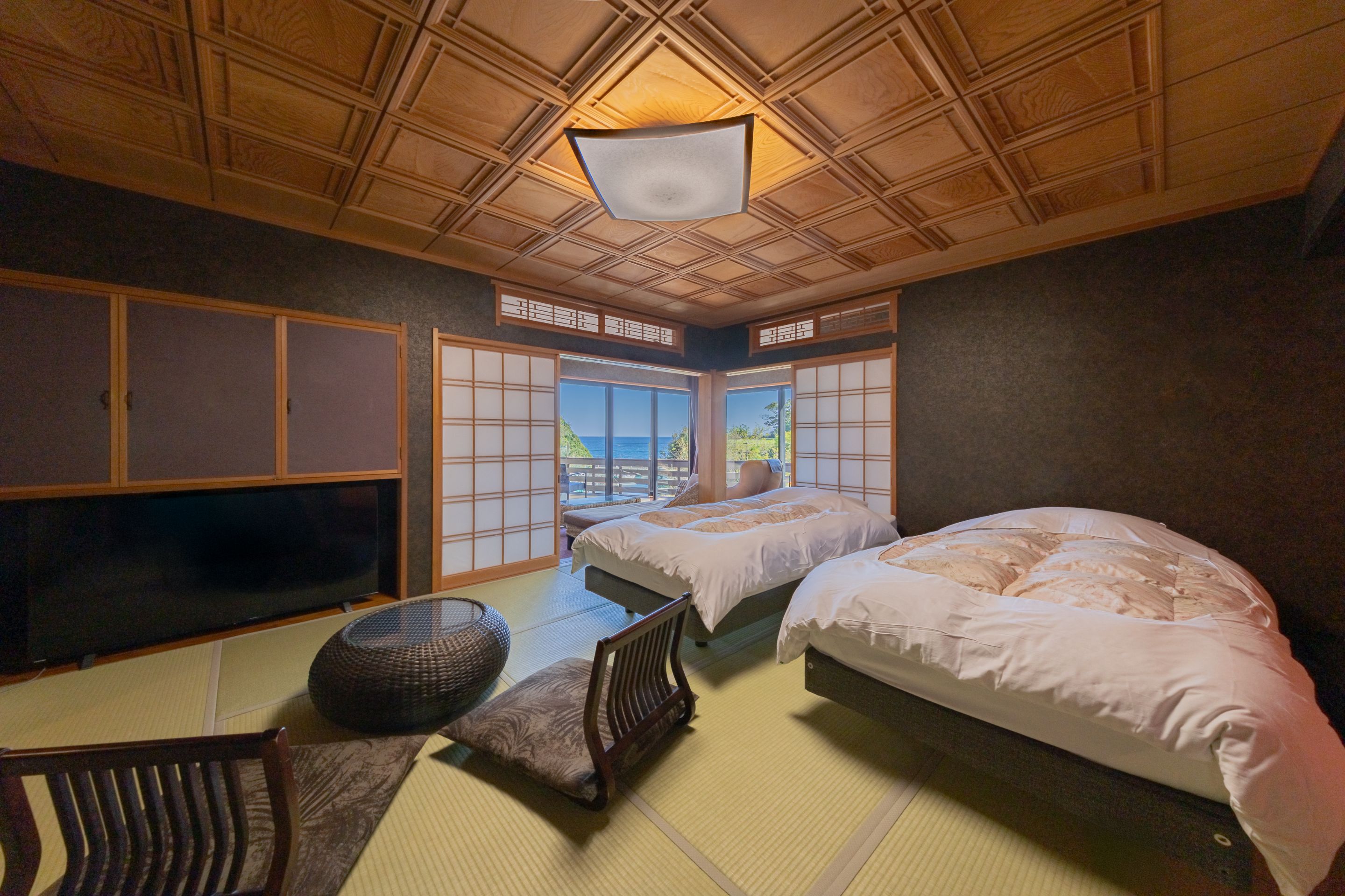 南館　海の見える和室10畳＋縁側4畳　バス・トイレ付