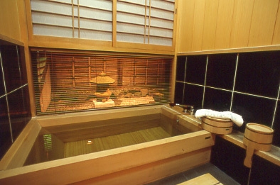 古代檜の部屋風呂は光明の湯、食事処で伊勢海老・松阪牛を食す
