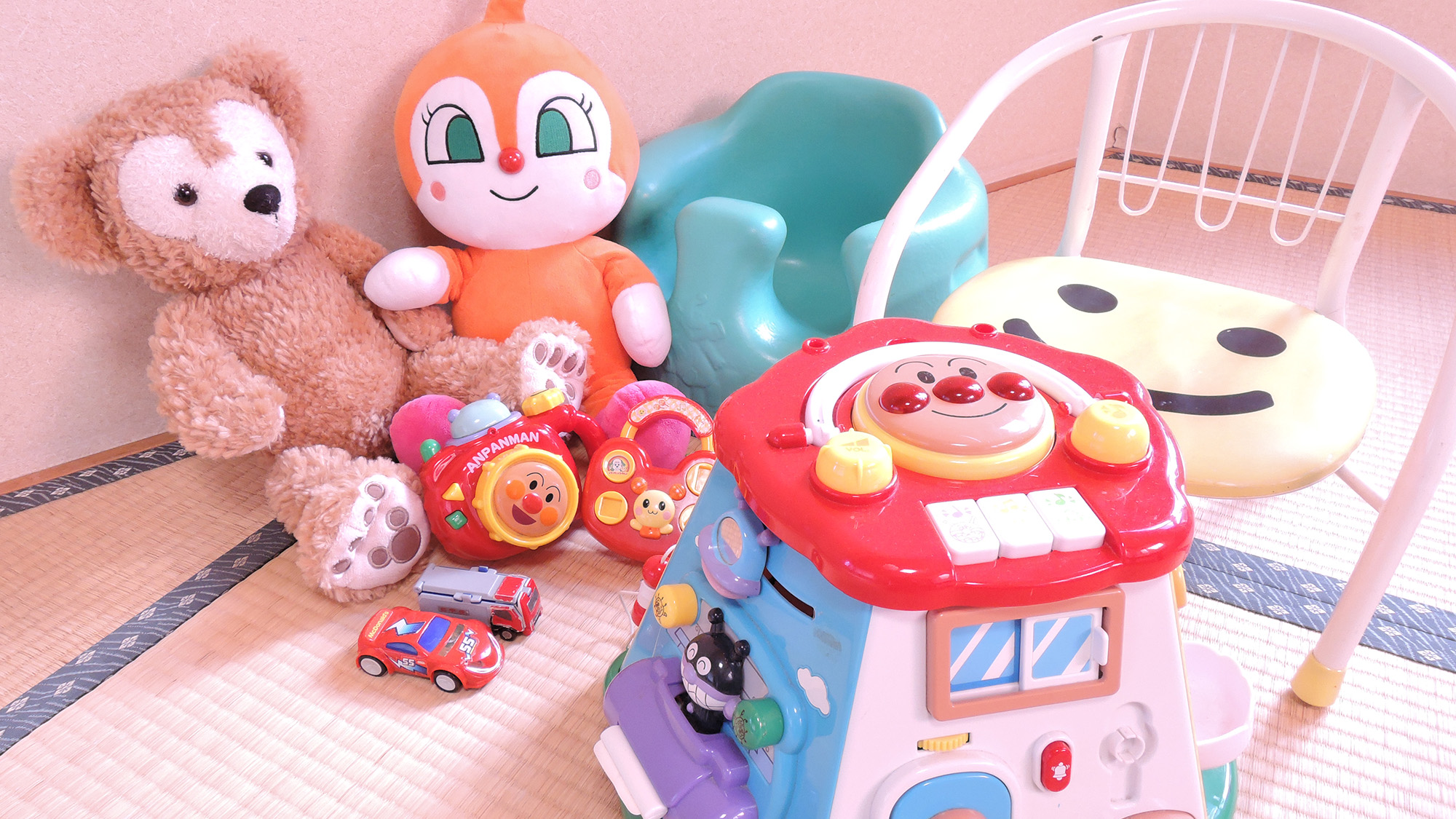 *お子様用おもちゃやイスの貸し出しあります♪