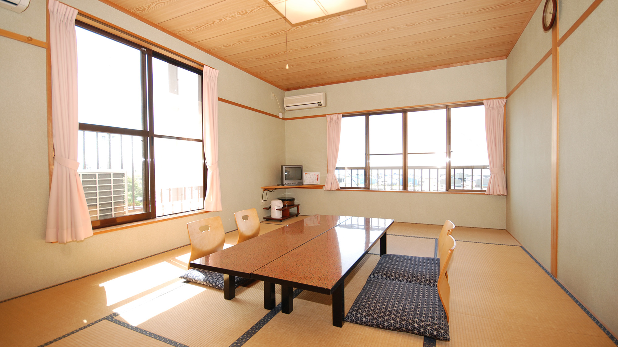 *＜海側のお部屋一例＞ファミリーには嬉しい（トイレ・洗面台付き）