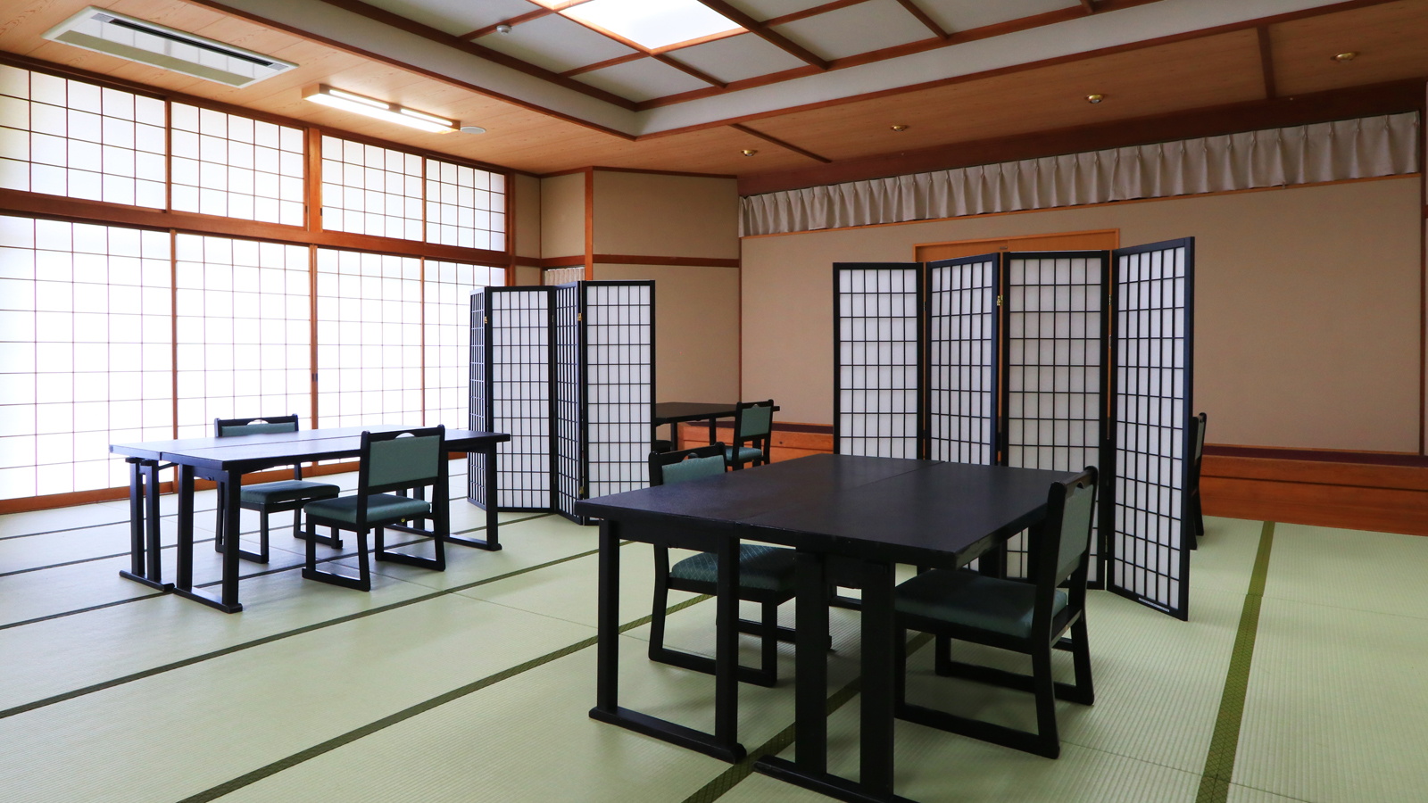 【食事処】-お食事はこちらで提供いたします-