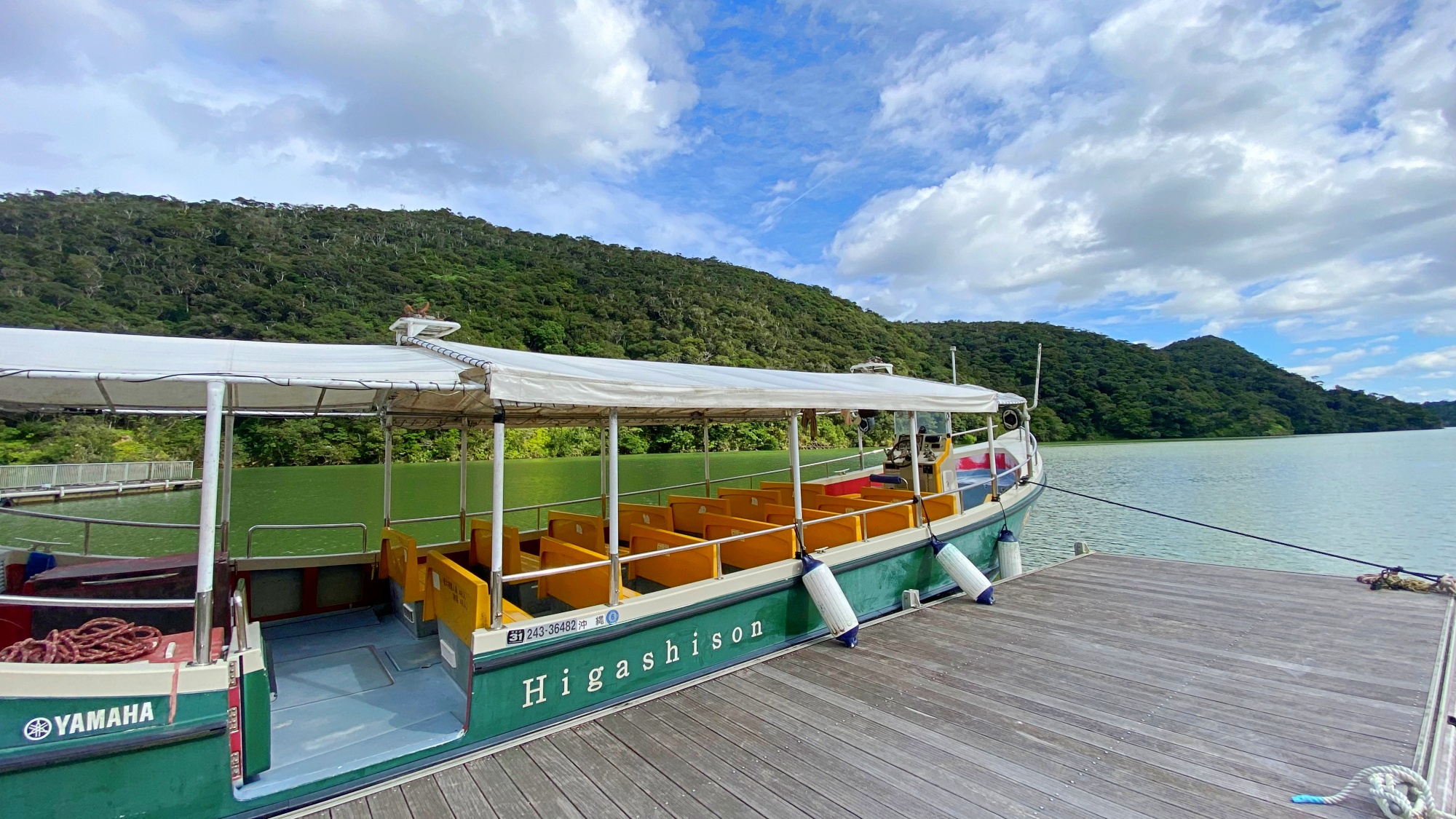 *【周辺観光（自然観察船ゴンミキ号）】沖縄県最大の福地ダムでは、観光船に乗ることができます♪