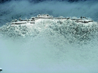 雪の竹田城