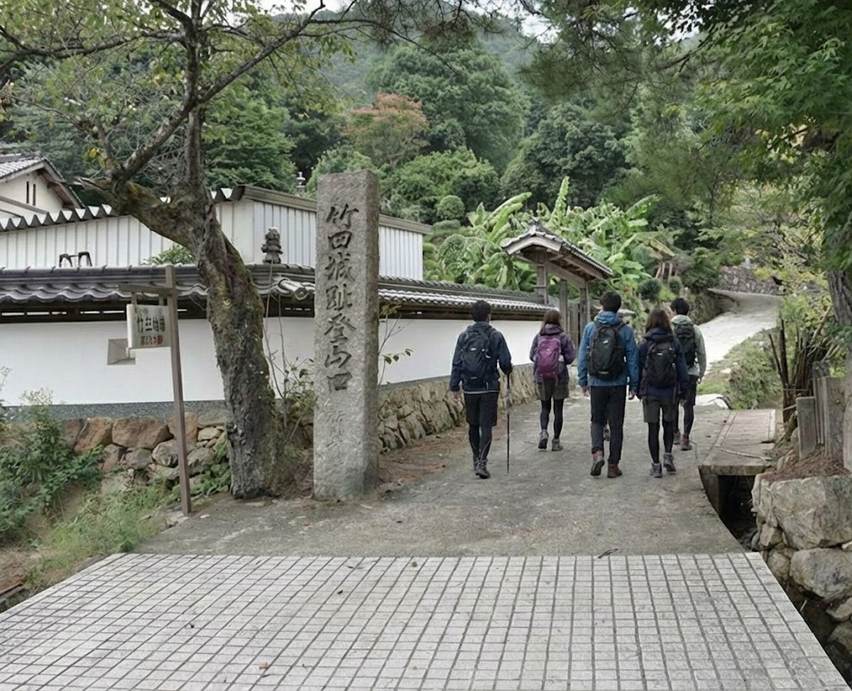 徒歩の登山の方は、駅裏登山道から。