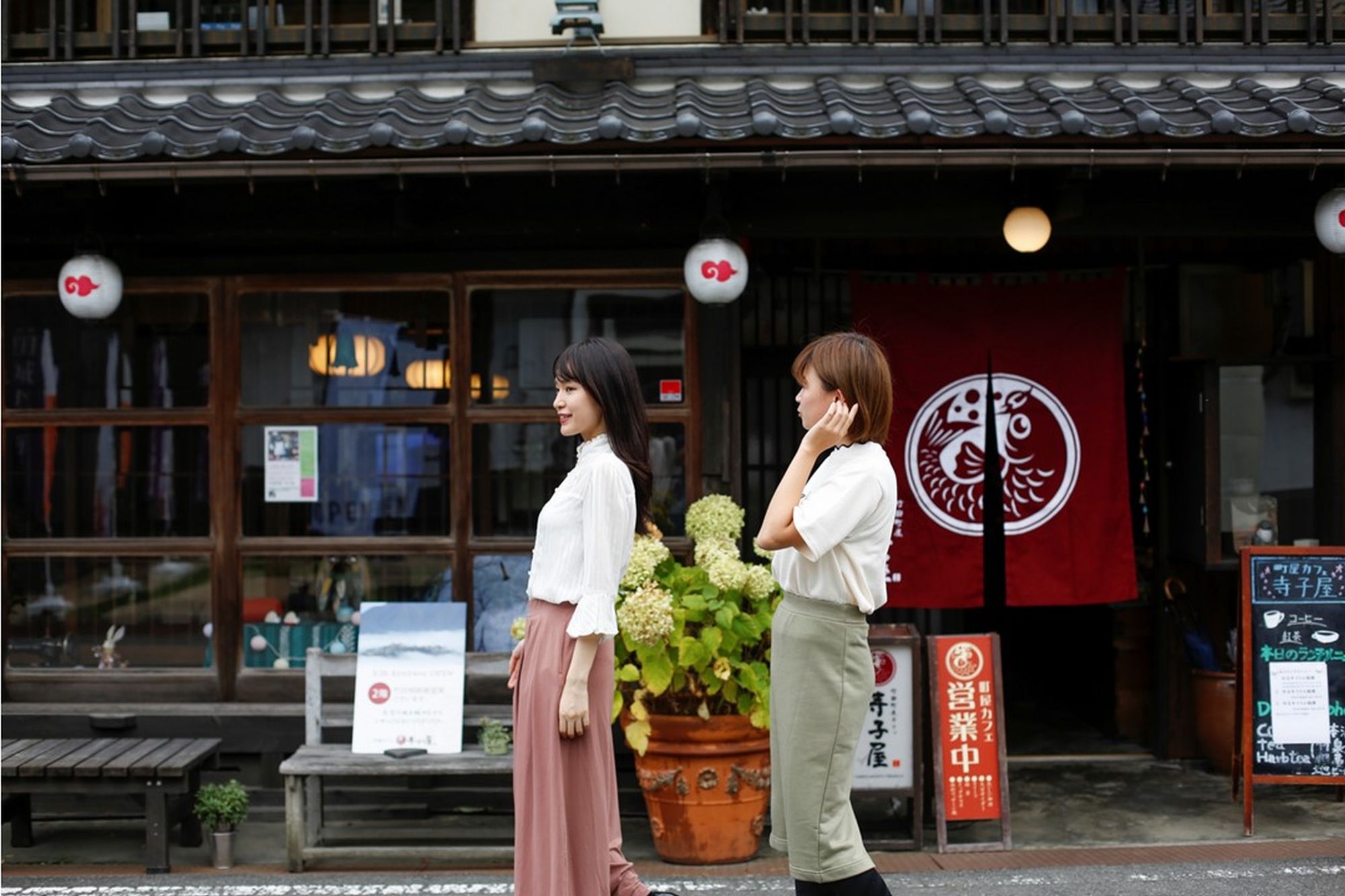 明治の町屋カフェ寺子屋　日帰り、夕食のお食事処です。
