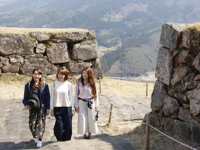 竹田城跡は４００年前の穴太積みの石垣が残る日本屈指の山城遺跡です。