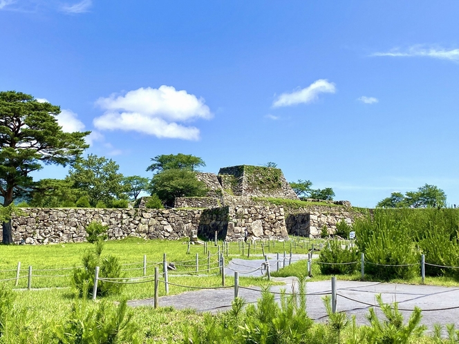 夏の竹田城は、兵どもが夢の跡。