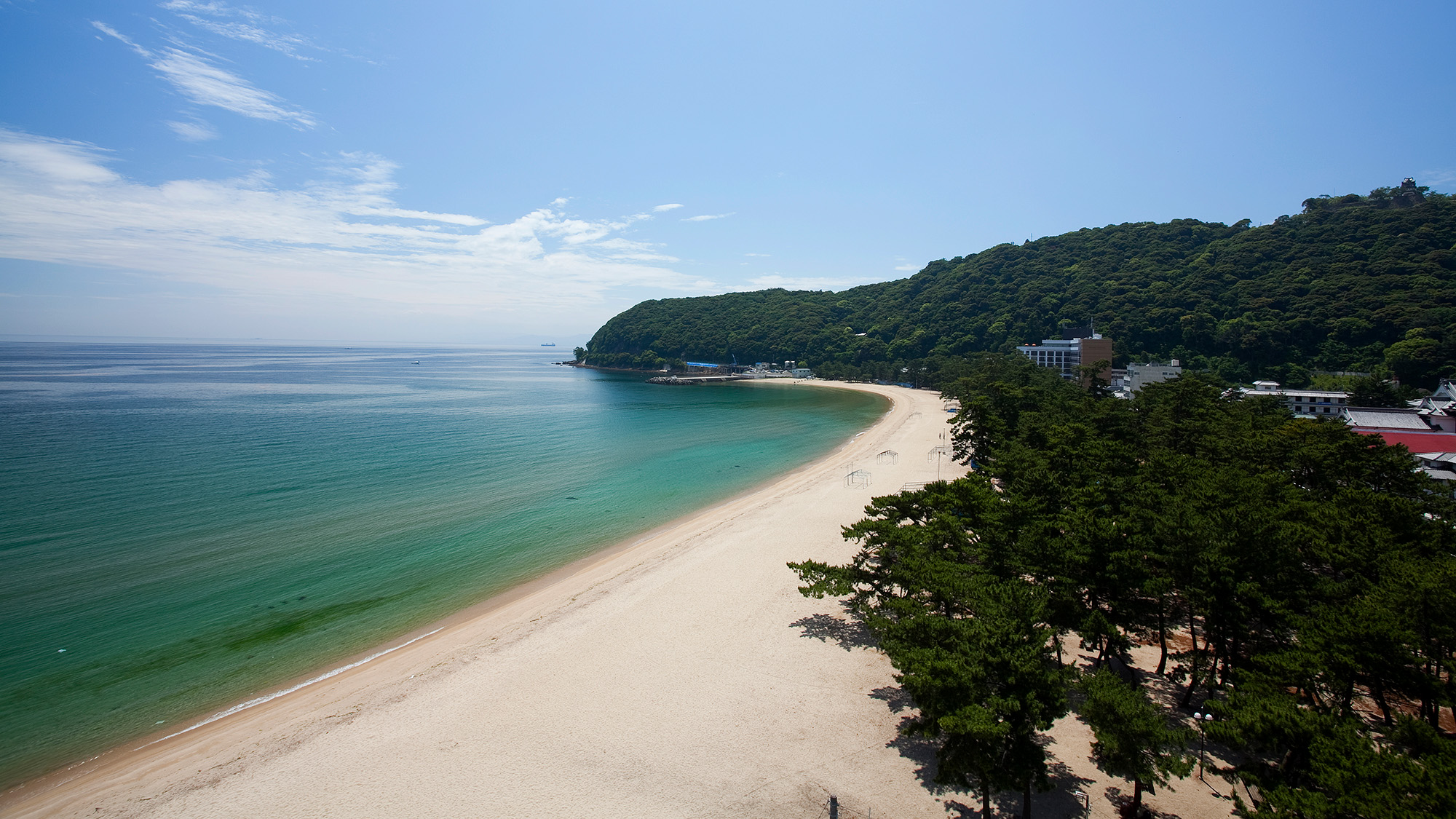 徒歩３分でビーチ！夏休みシーズンは海水浴もお楽しみいただけます。