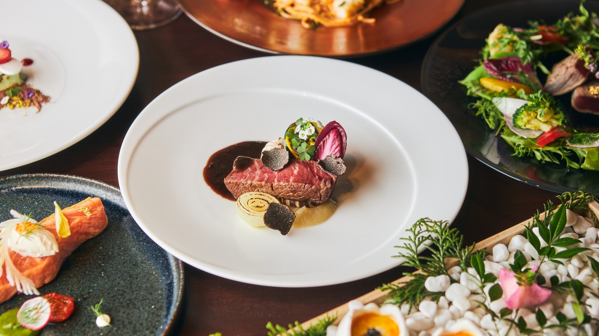 【記念日利用にも人気】乾杯シャンパン×美食ディナー！5感を刺激するシーズナルコースプラン（全6品）