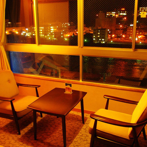 River side Japanese-style room 10 tatami bath toilet (overlooking the night view of Gero)