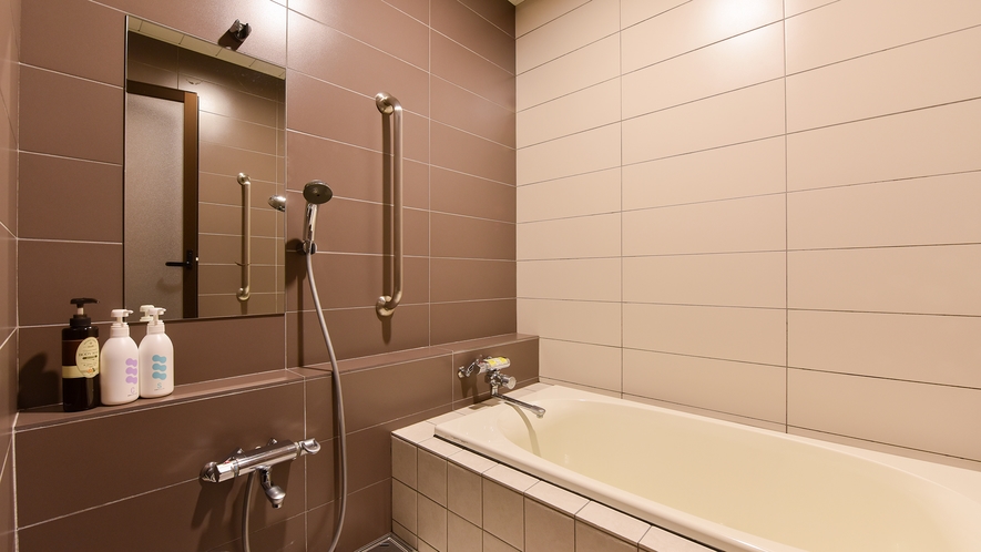 *［龍燈／2層式メゾネット客室一例］浴室と洗い場が別の広々バスルーム
