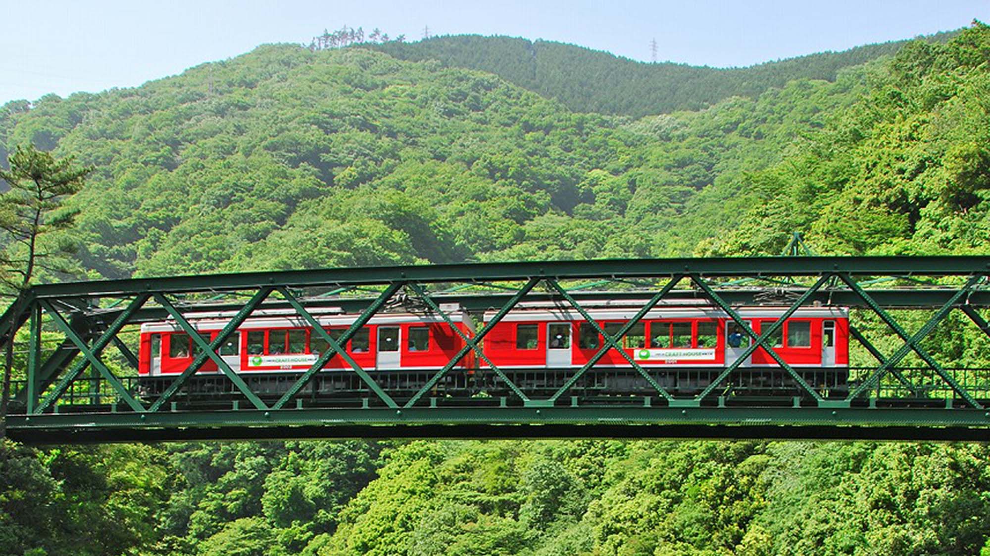 ■真っ赤な登山列車