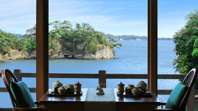 ■松島旬の贅■【鮑ステーキ】苦味が旨さを惹きたてる「特製肝ソース」は地酒とも相性抜群。