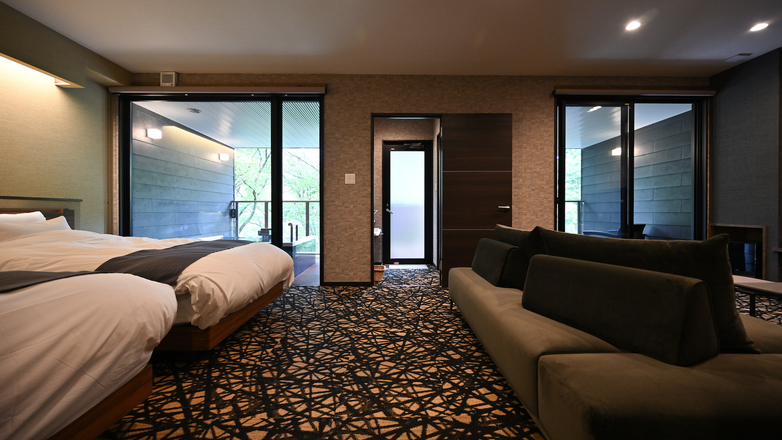 【スーペリアツイン（客室露天風呂付き）】リビング＋寝室＋（客室専用）温泉露天風呂