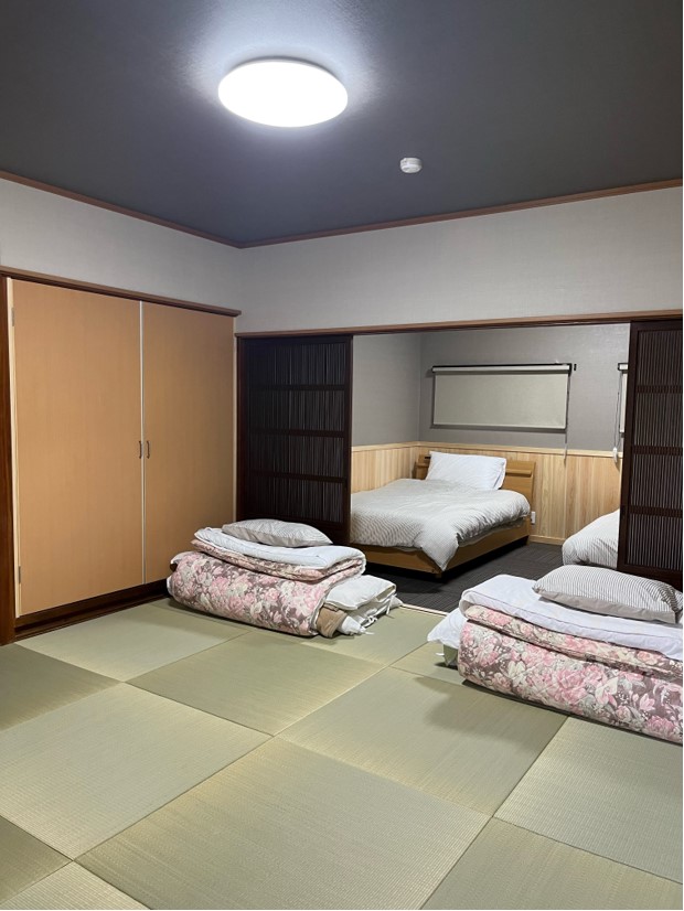【禁煙】和洋室四人部屋（バス・トイレ共用）