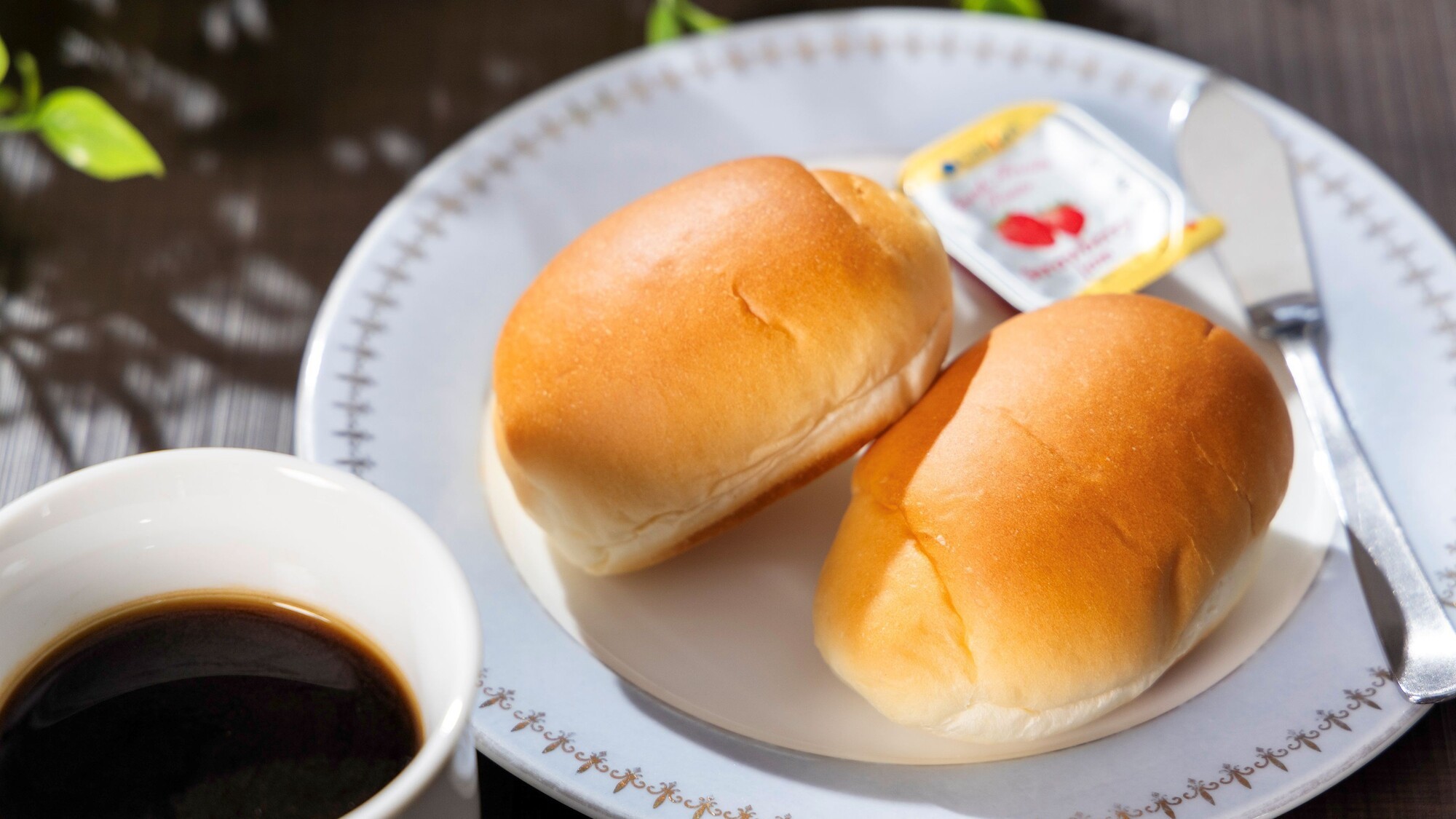 【無料軽朝食】ロールパン（NEGロール）