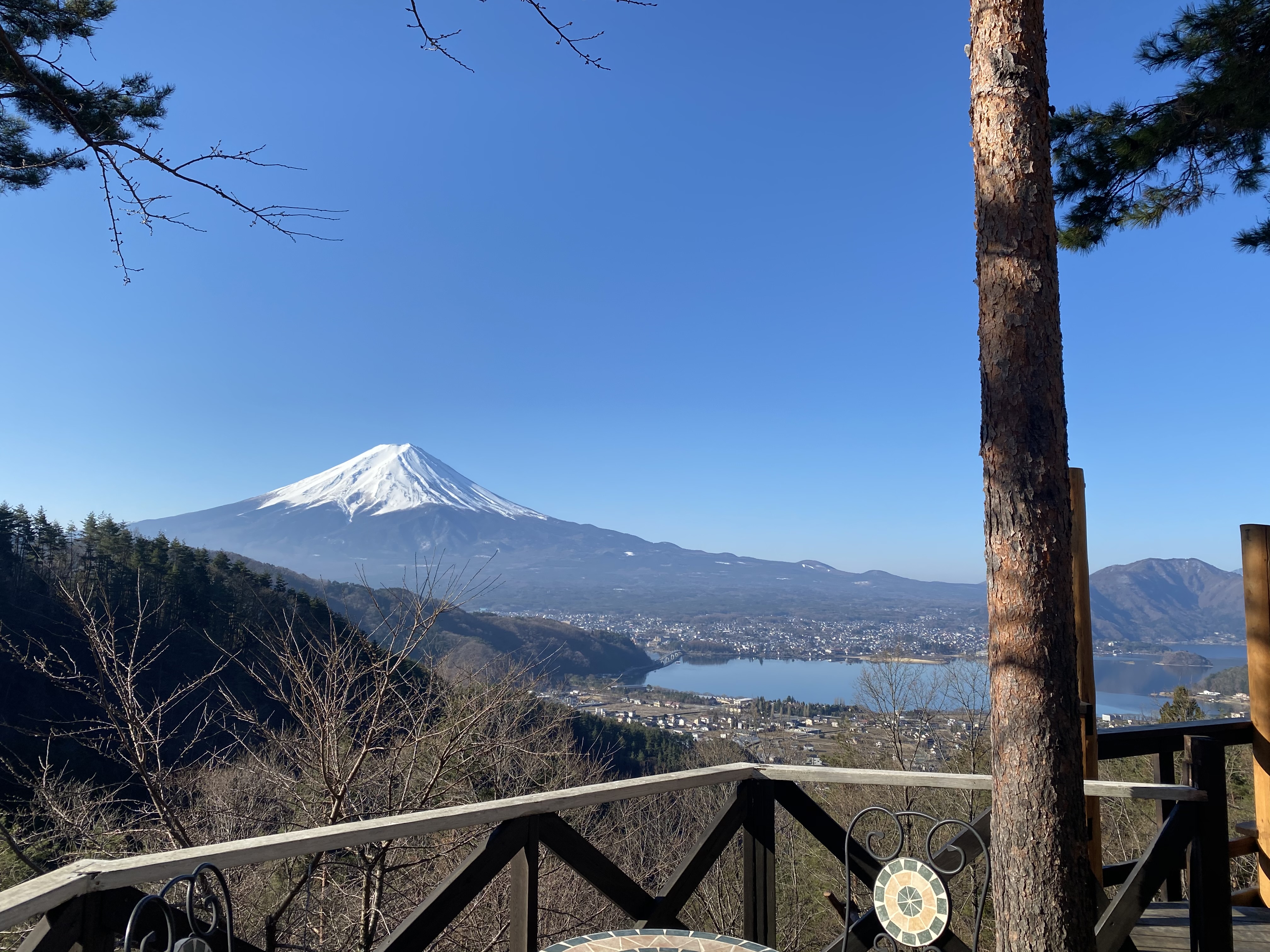 母の白滝駐車場からの富士山と河口湖