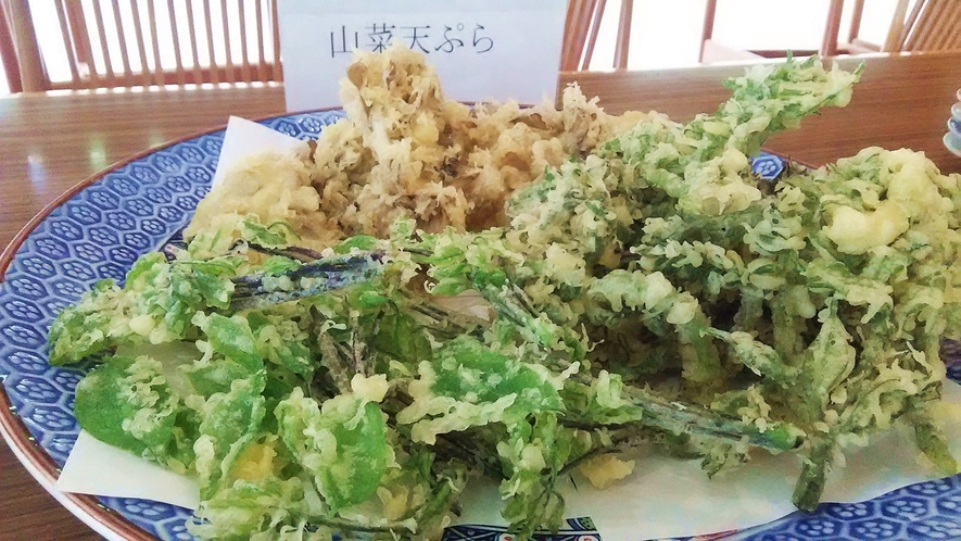 【山菜の天ぷら】