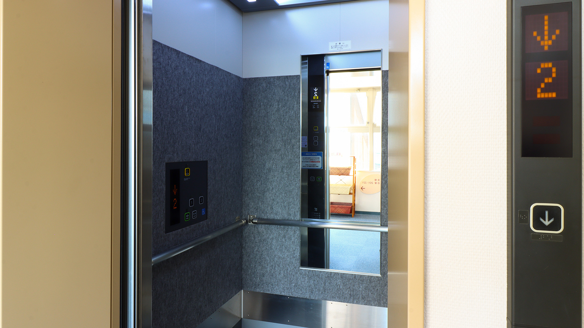 #エレベーター　ご高齢の方や足の不自由な方も安心して移動できます。