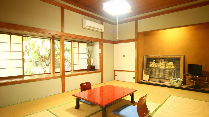客室◆おまかせ和室　趣のある日本間。各部屋はふすまで仕切られております