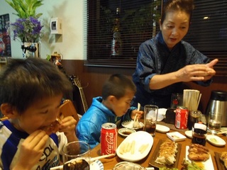 親切で美人　かくれ家のおかみさん