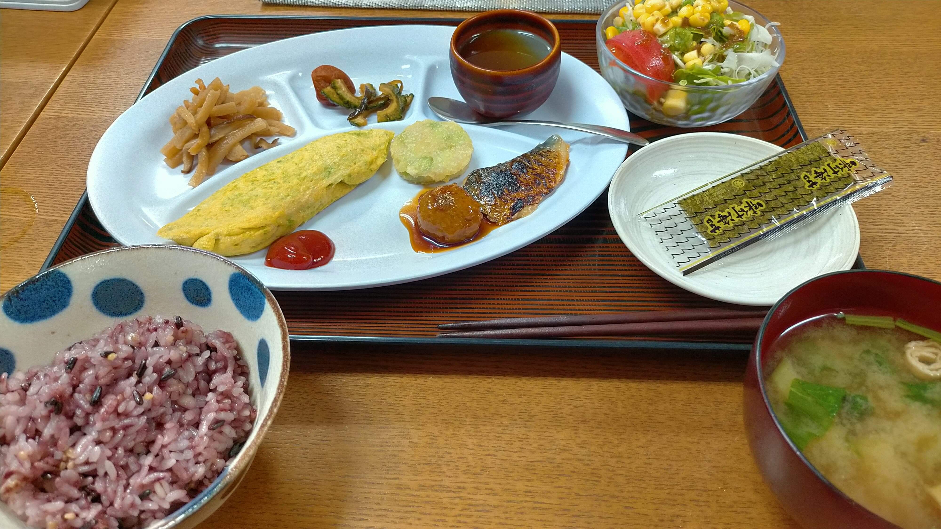 朝食一例①アーサー入りオムレツ