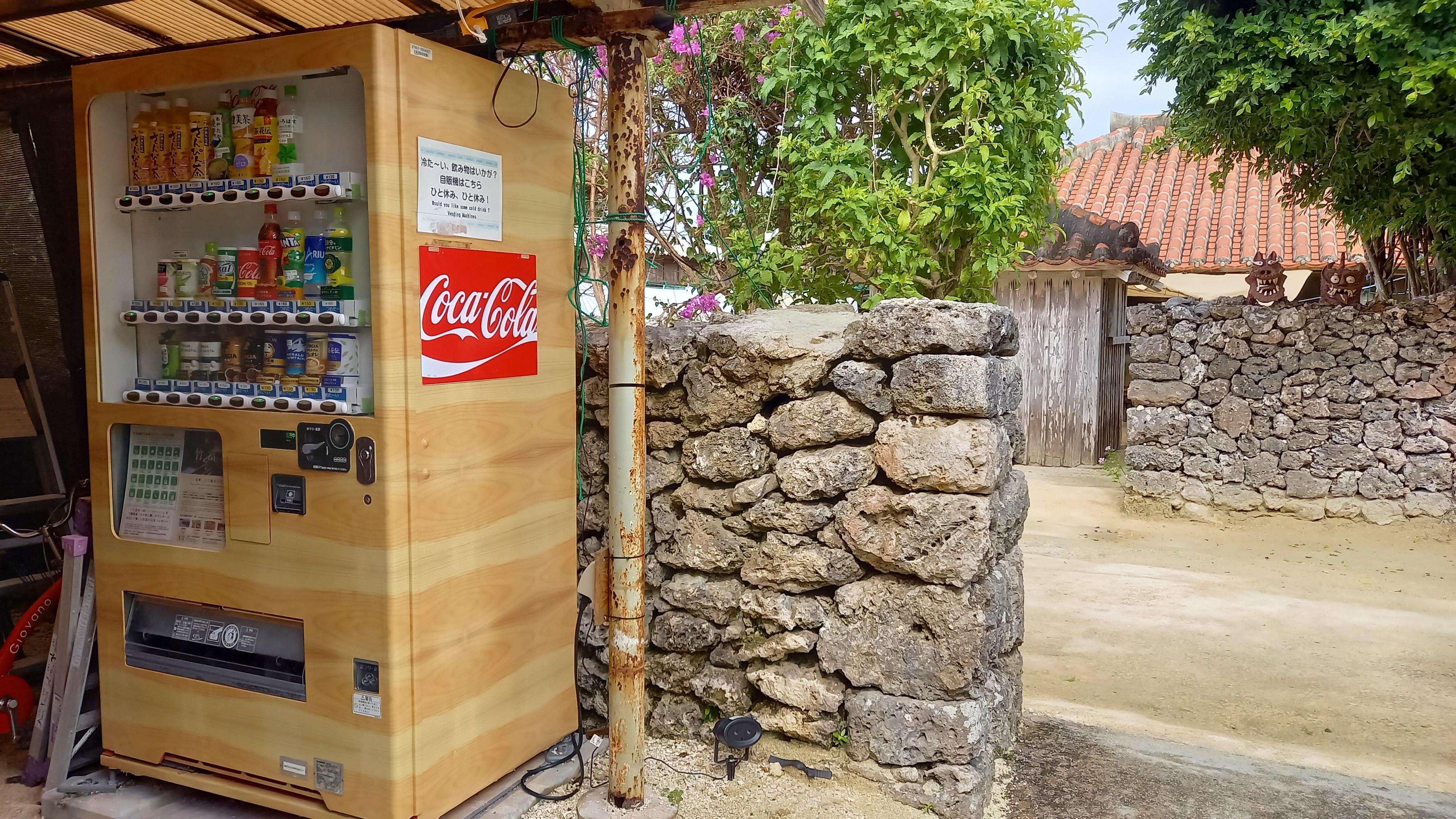 館内（自動販売機）