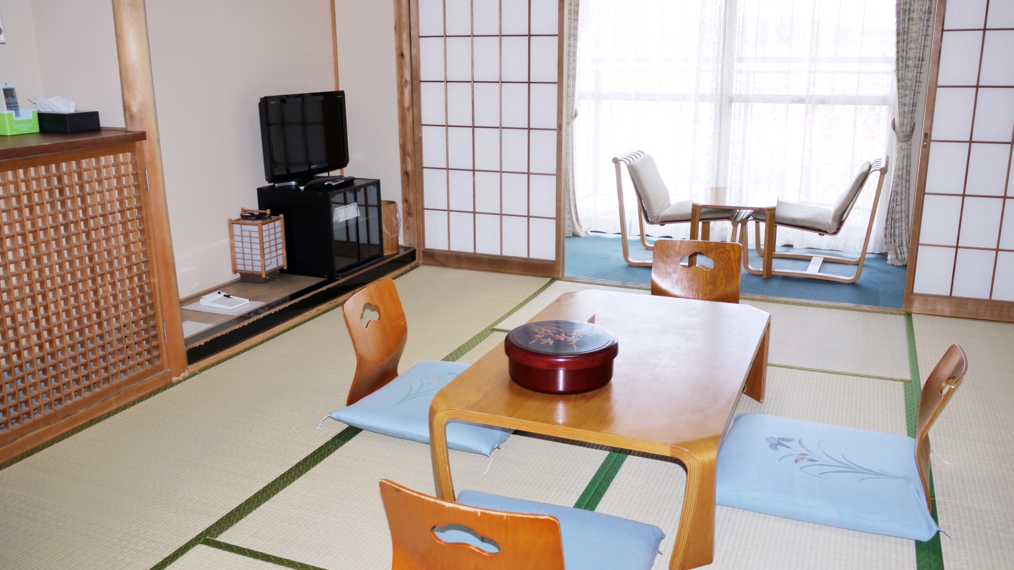 *【本館和室（トイレ・洗面付）】足をゆったり伸ばせる和室のお部屋。お風呂は大浴場をご利用下さい。