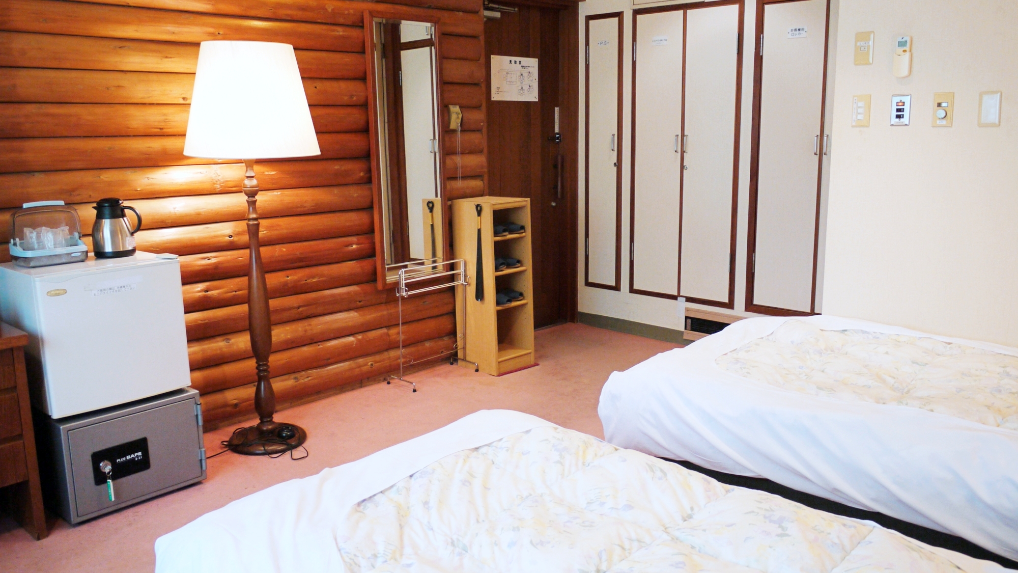 *【洋室ツイン（ユニットバス付）】コテージ内にある洋室と本館の洋室がございます。