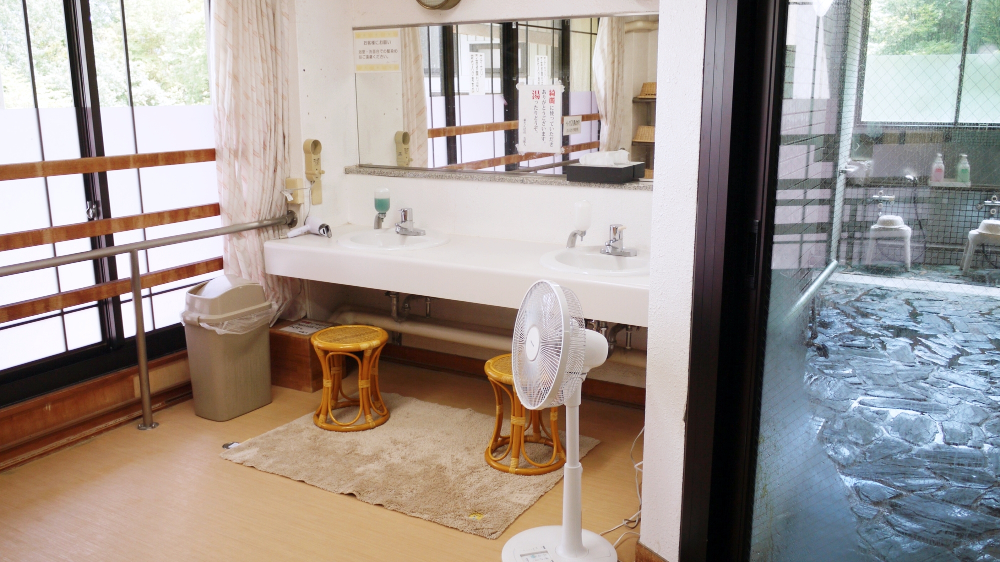 *【脱衣所】洗面台もございます。