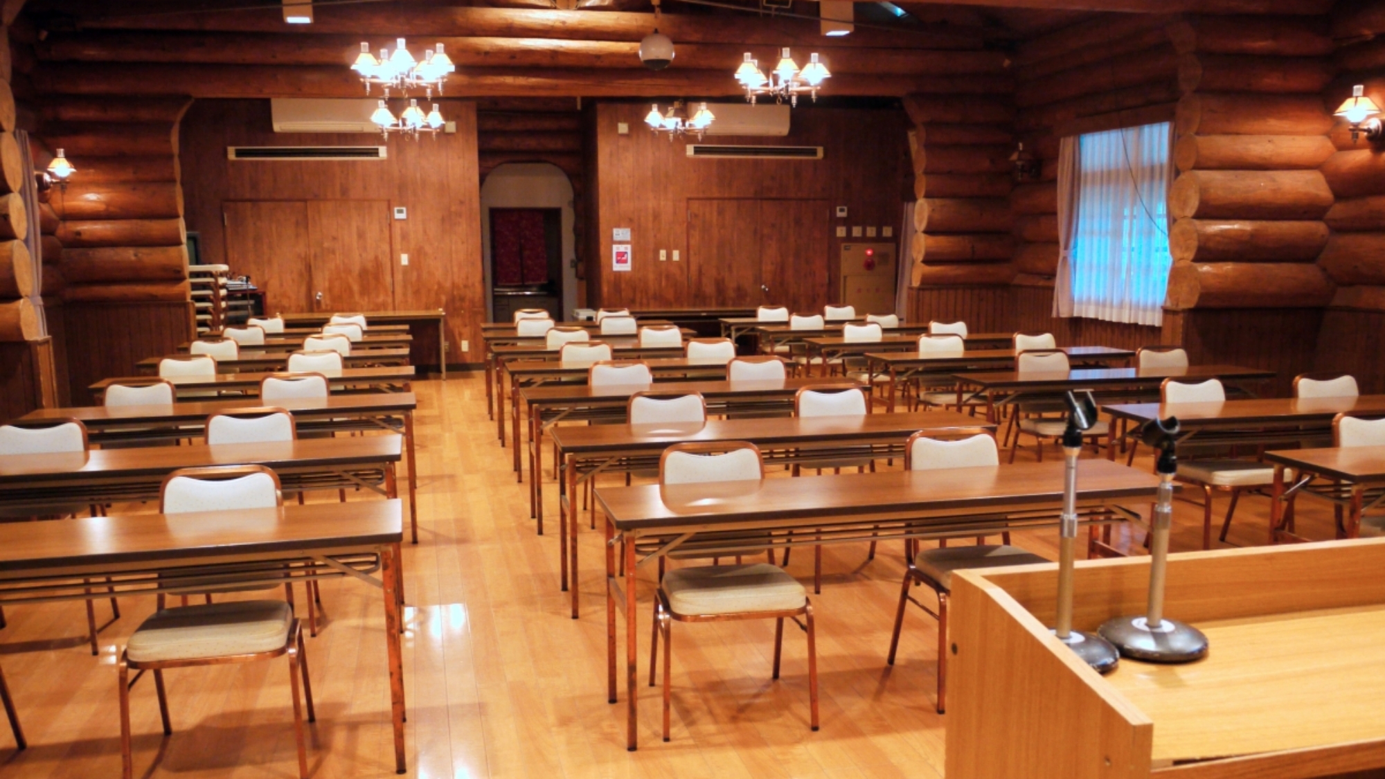 *【ウッディホール】会議や演奏会など、さまざまな目的でご利用いただけます。