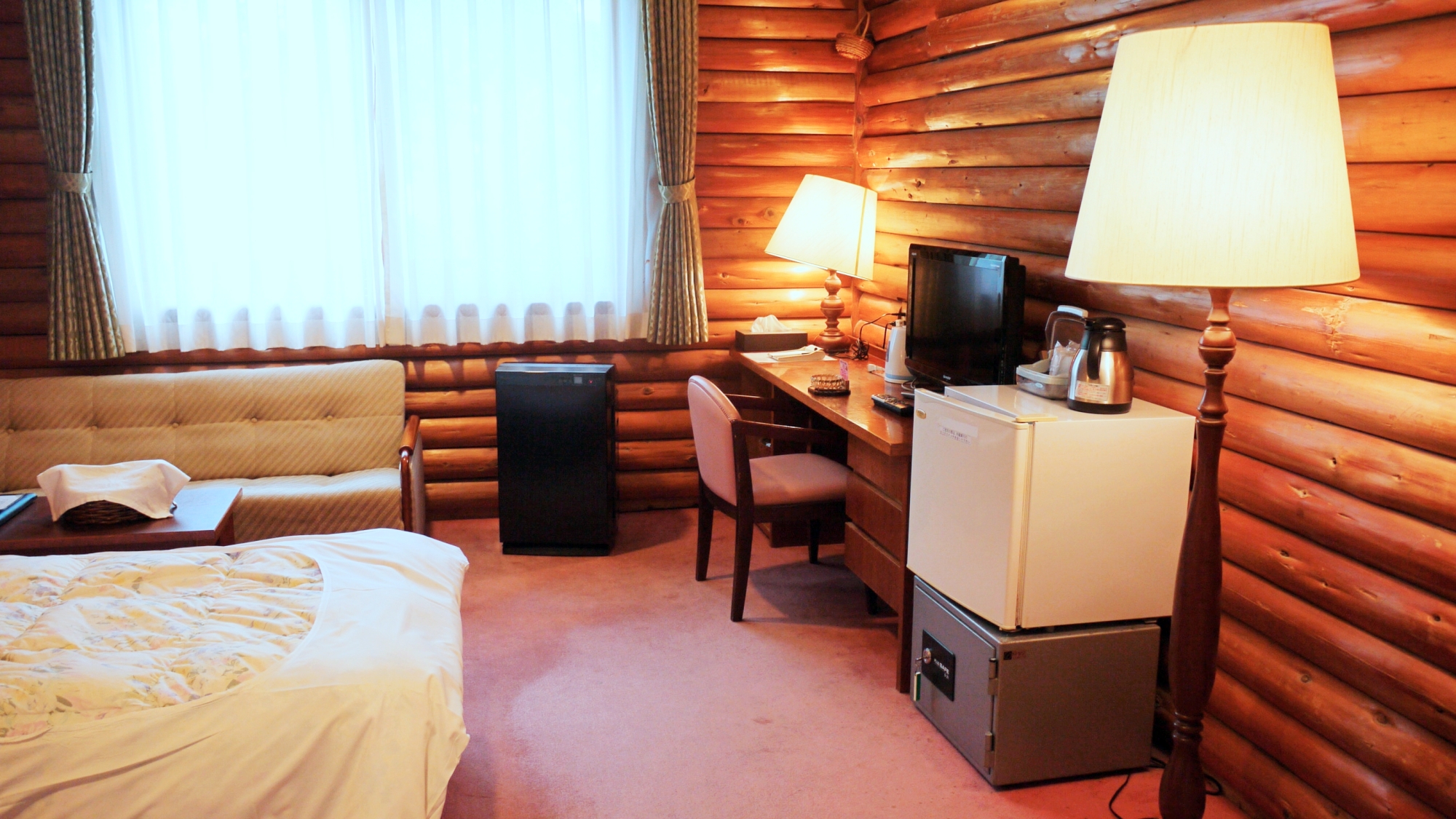 *【洋室ツイン（ユニットバス付）】コテージ内にある洋室と本館の洋室がございます。