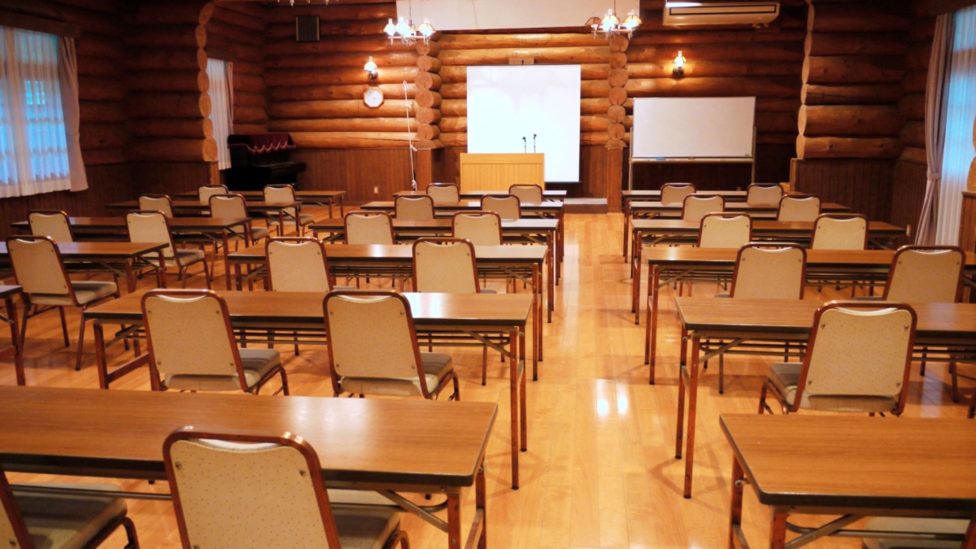 *【ウッディホール】会議や演奏会など、さまざまな目的でご利用いただけます。