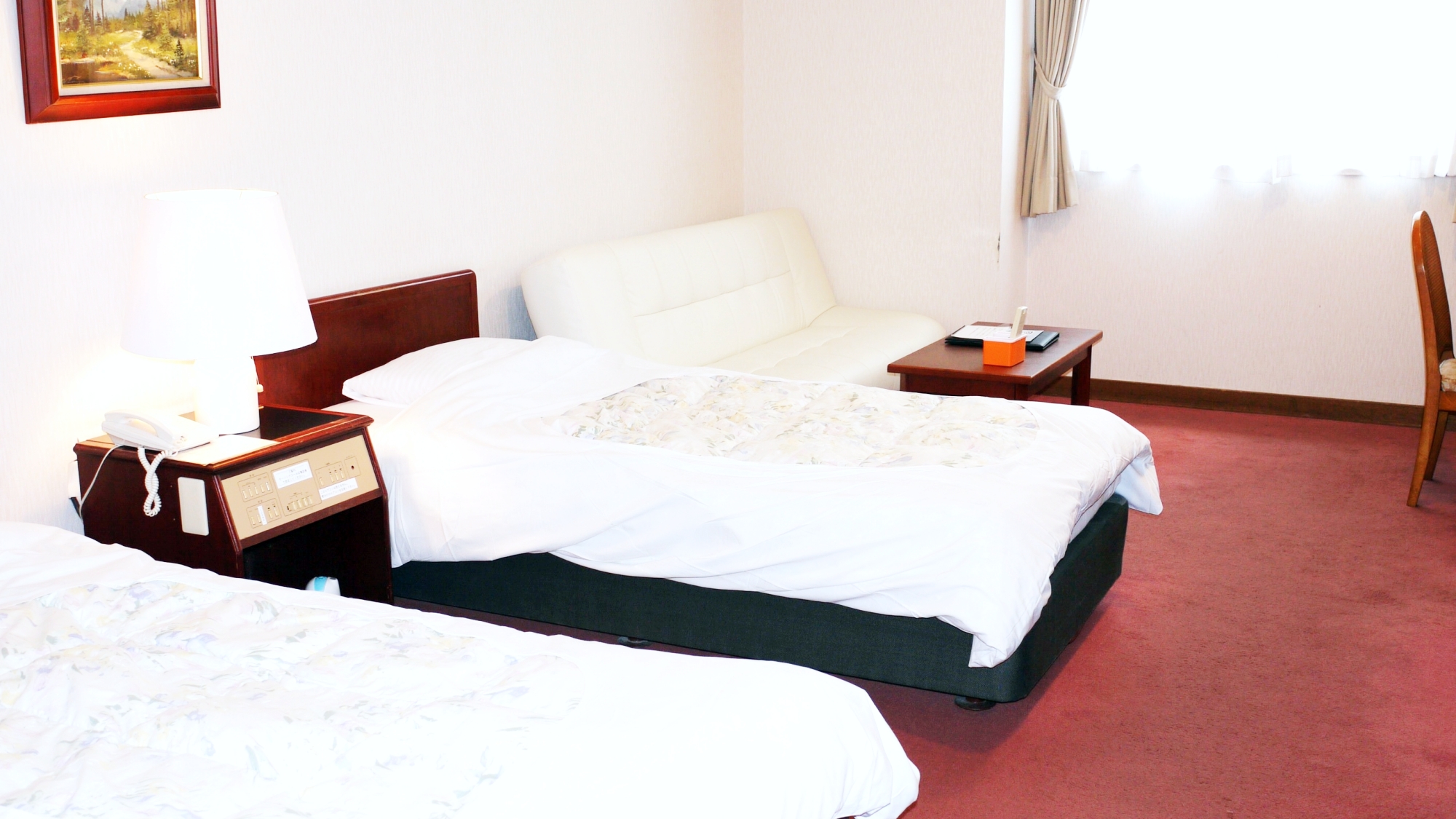 *【洋室ツイン（ユニットバス付）】コテージ内にある洋室と本館の洋室がございます。