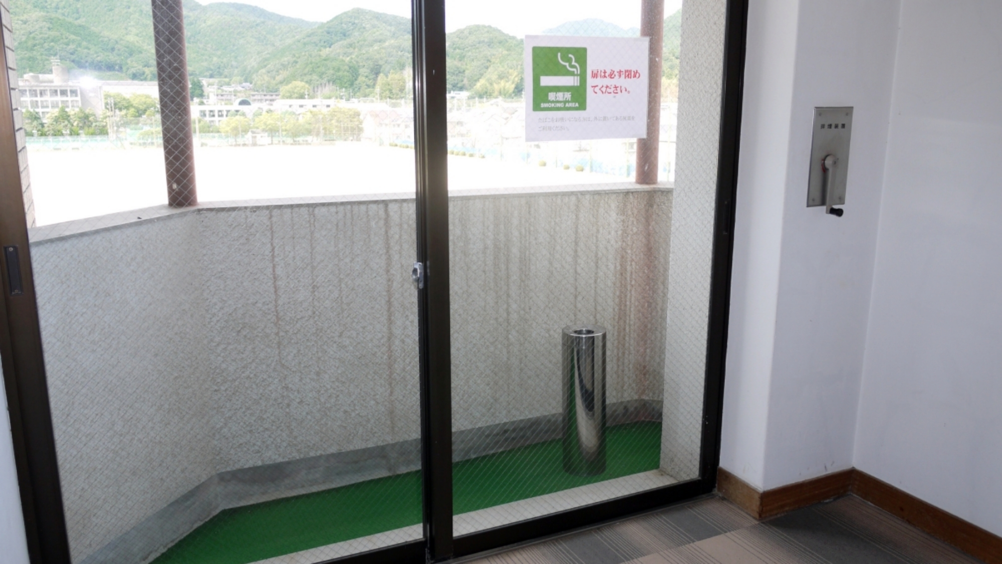 *【喫煙スペース】