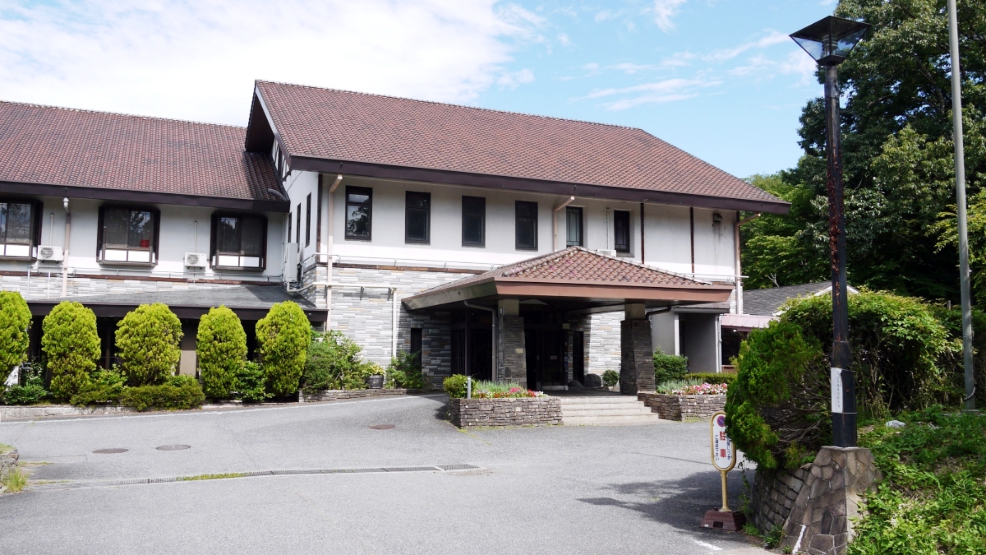 *【外観】北欧の田舎ホテルを思わせる当館。自然に包まれた穏やかな空間で、心ゆくまでお寛ぎください。