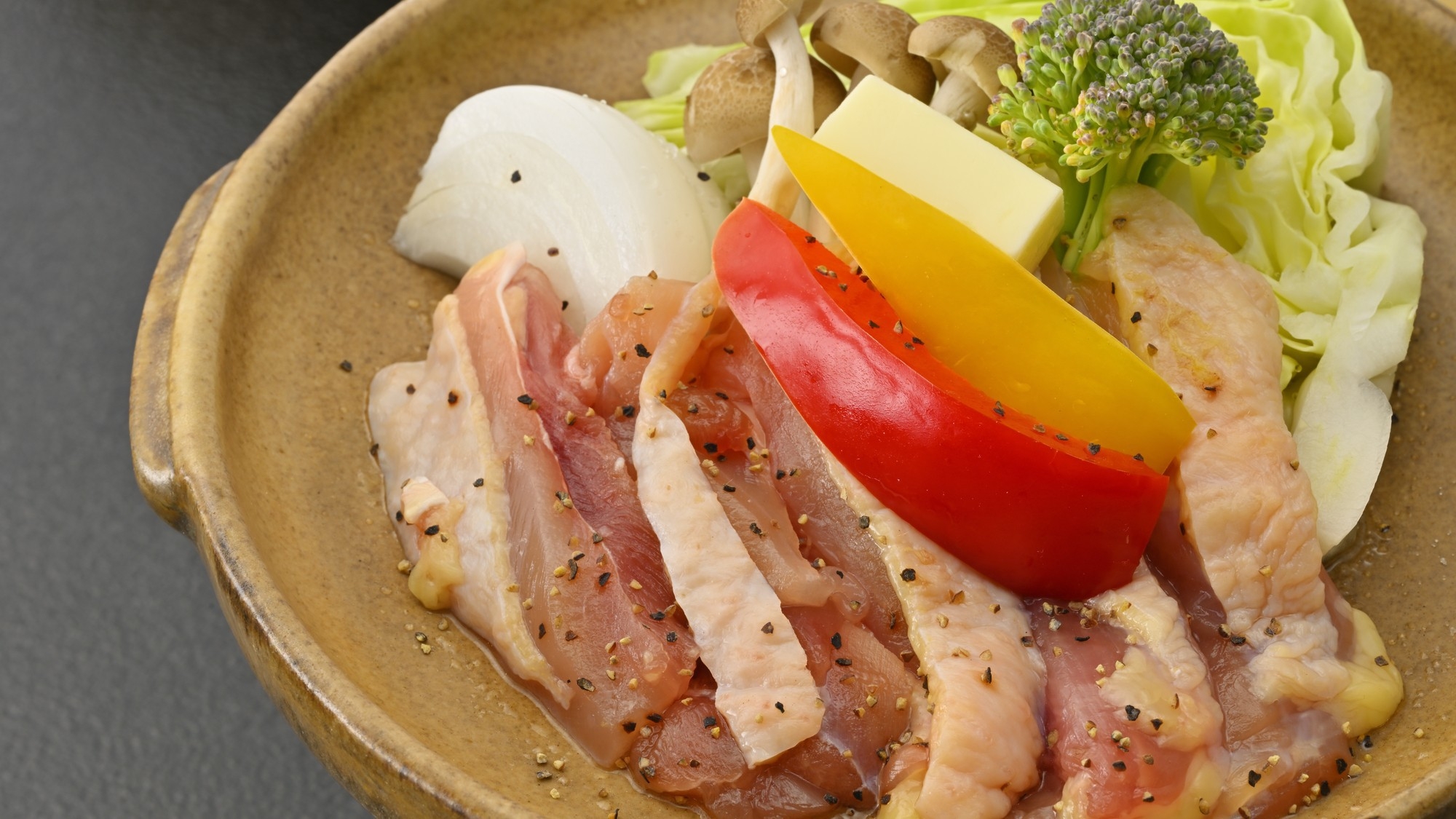 『徳島名物　阿波尾鶏』陶板焼き会席！旨味としっかりした歯ごたえの阿波尾鶏を堪能【夕朝食付】