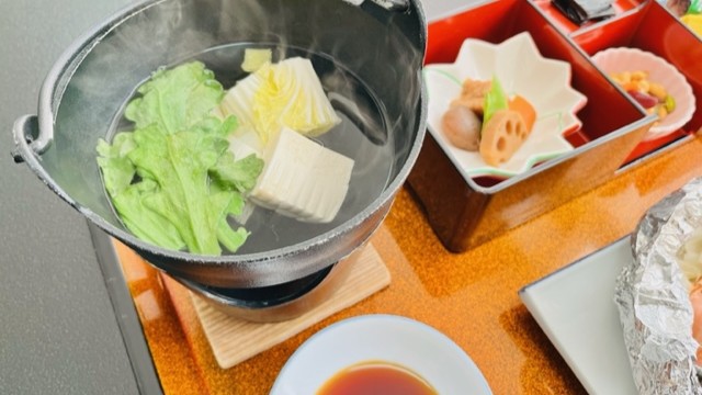 徳島名物「阿波尾鶏」のコクと旨みたっぷりのすき鍋＆徳島の魅力が詰まった山の幸会席【夕朝食付】