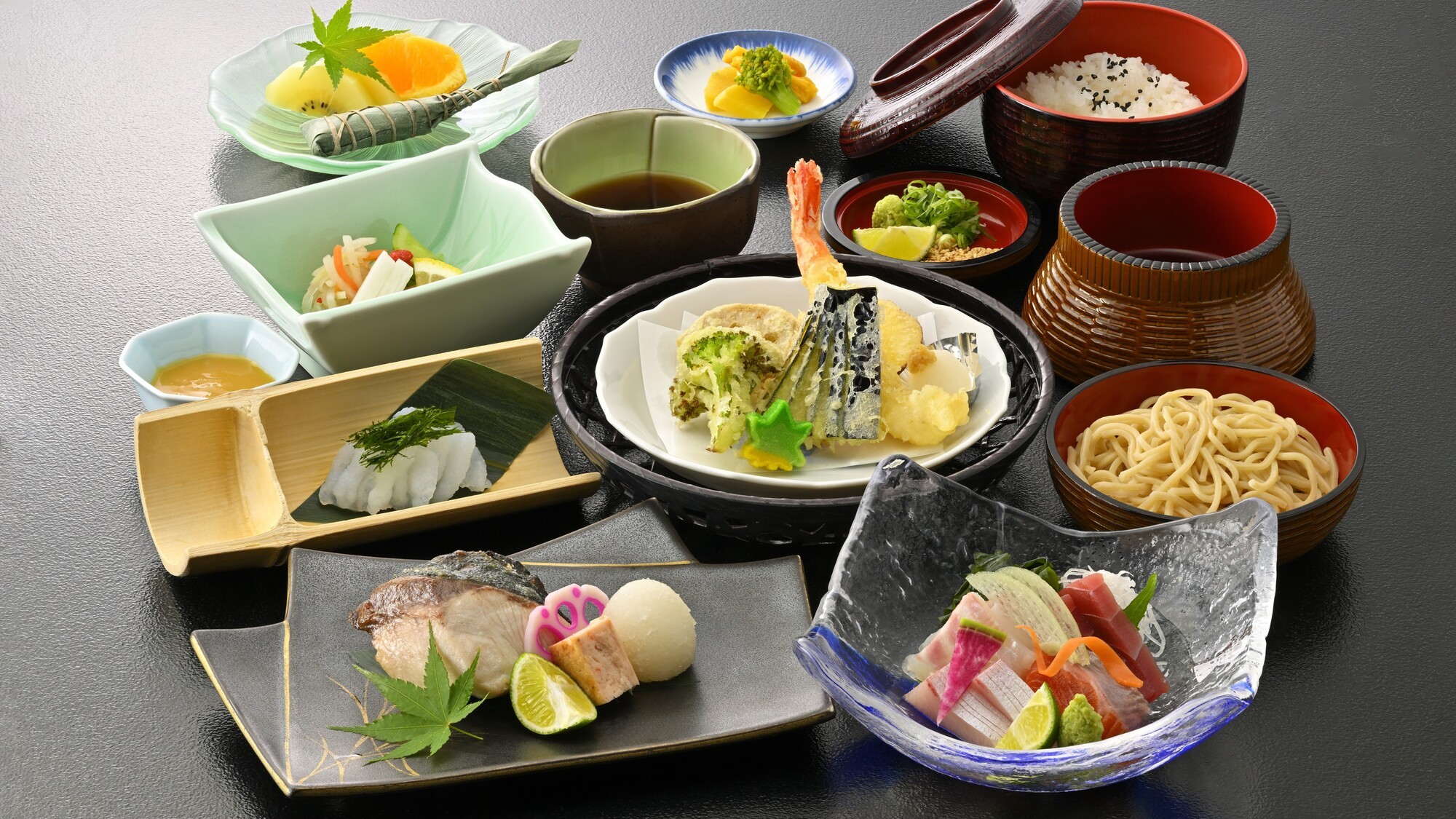 女将おまかせ　夕食イメージ画像（土柱麺）