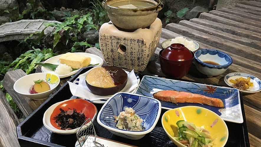 *【朝食一例】女将が心をこめた京の朝ご飯をご用意致します。京の奥深い味をお部屋にて堪能下さい。