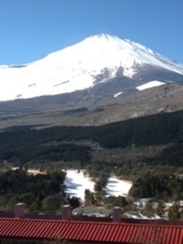 冬の富士山全景