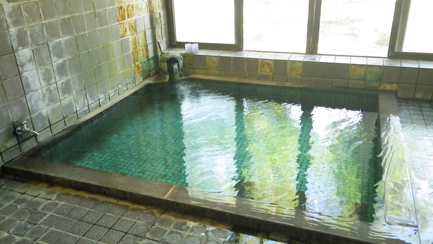 *温泉大浴場（一例）塩化物泉でもあるので「塩パック効果」も期待できます。