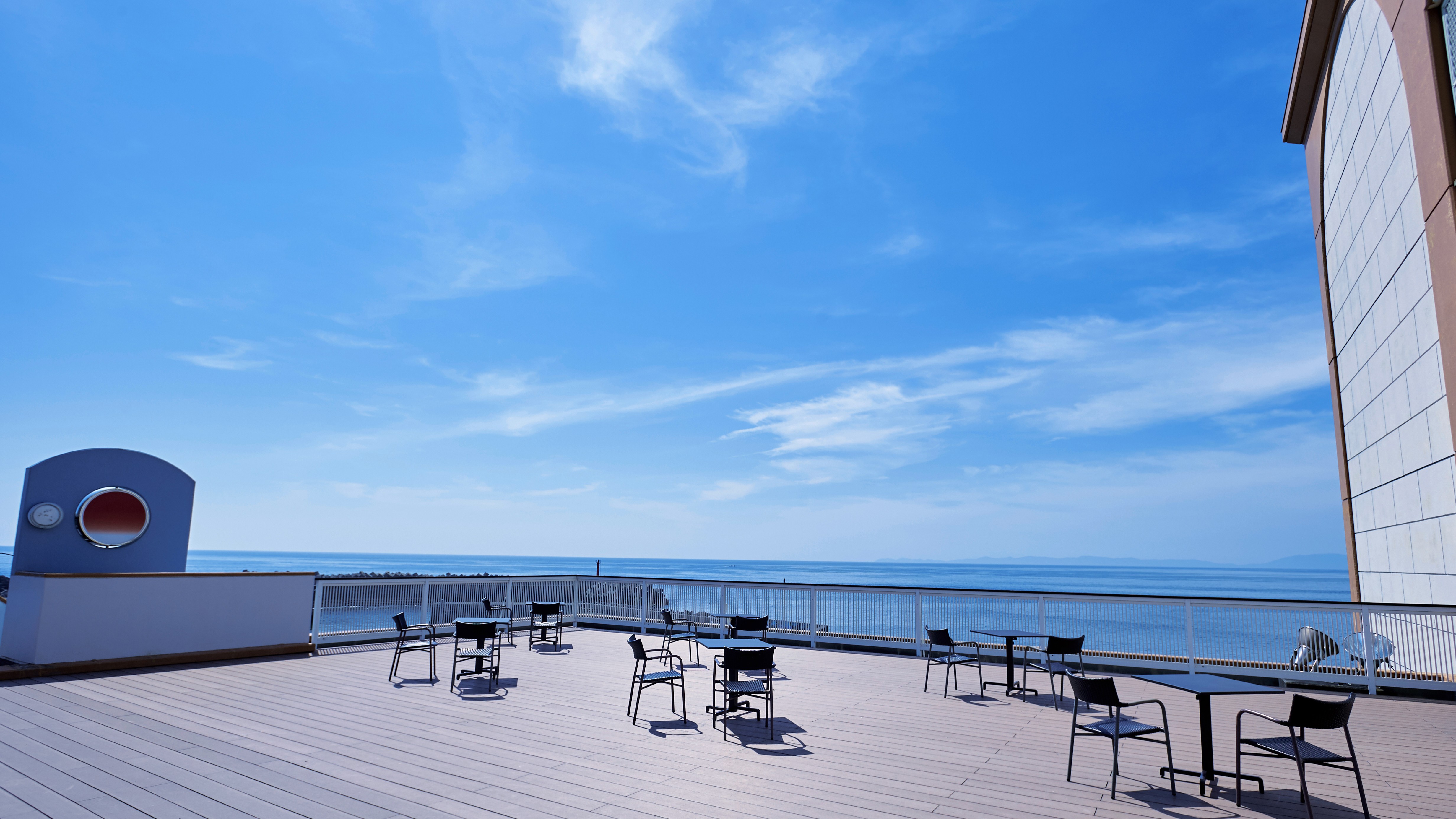 東シナ海を一望できるテラス