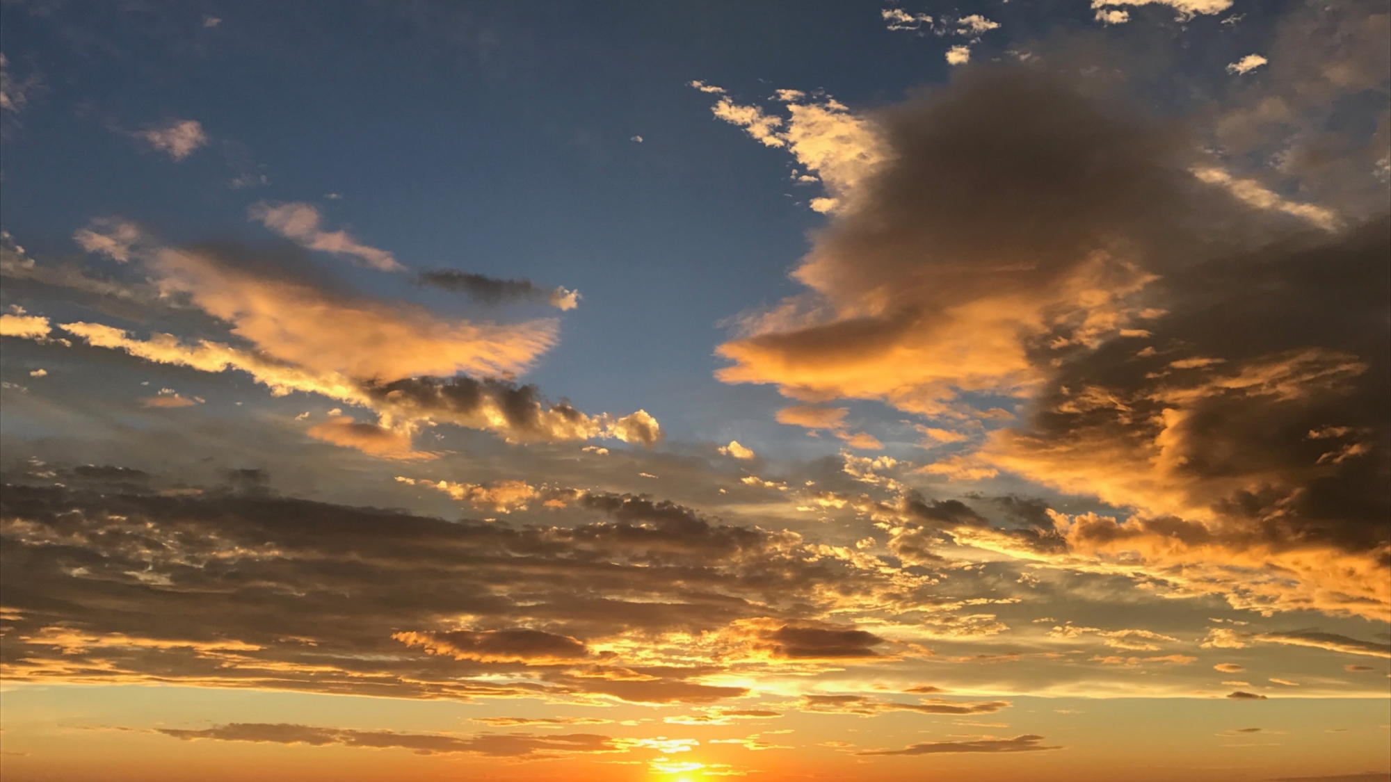 景色｜夕陽の時間は館内放送でご案内いたしますので、お早めにチェックインされることをお勧めします