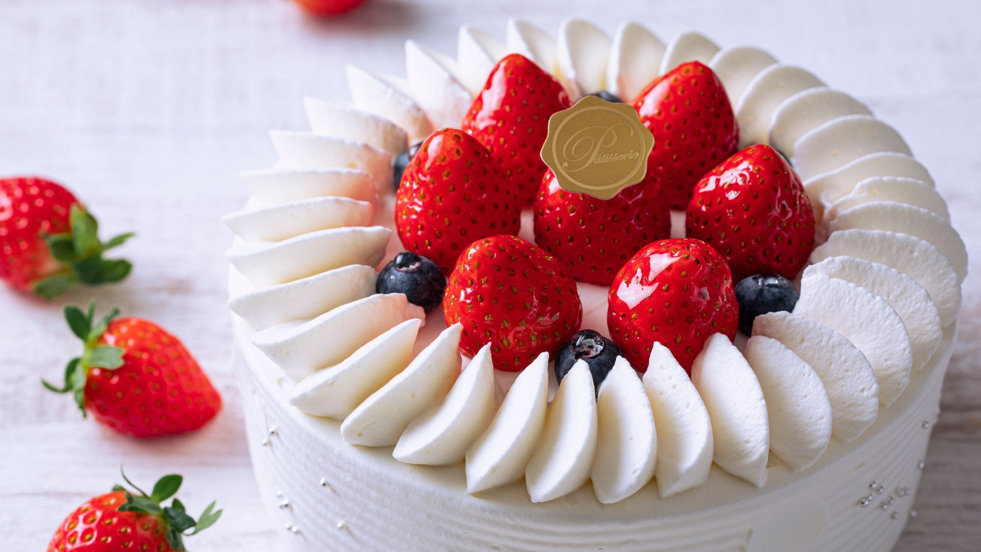 【Premium Anniversary】優雅に過ごす記念日〜特製いちごケーキ付（夕朝食：ブッフェ）