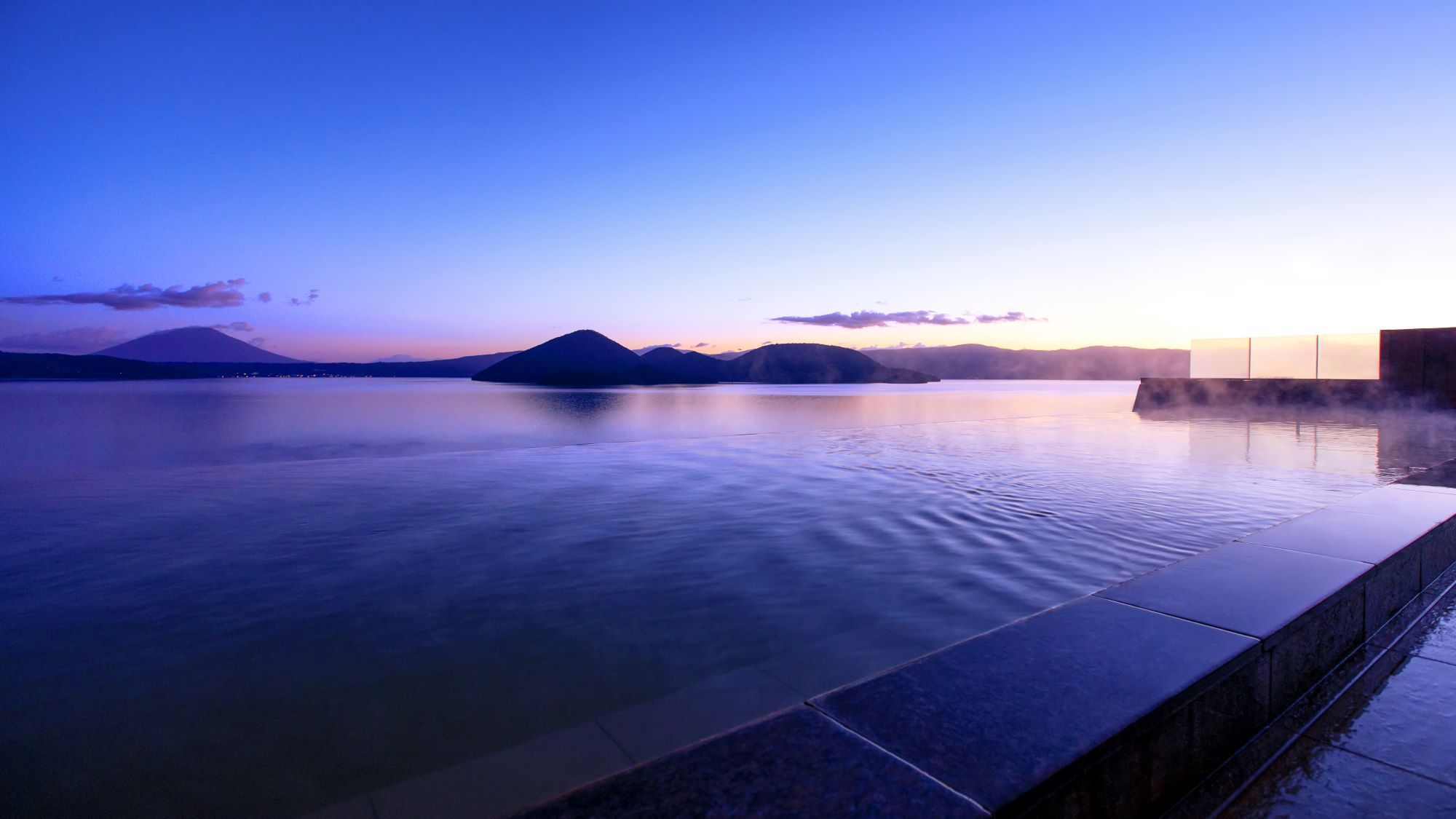 【昭和新山熊牧場チケット付き】洞爺湖の絶景とアクティビティを満喫しよう（夕朝食：ブッフェ）