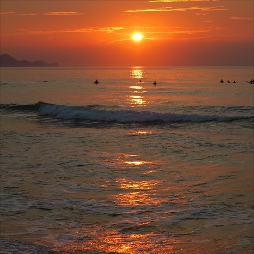 【景色】砂浜から見る夕日　９月
