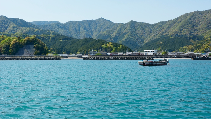 *周辺には熊野古道ツヅラト峠、荷坂峠、始神峠、馬越峠に程近く、美しい島々が点在しております。