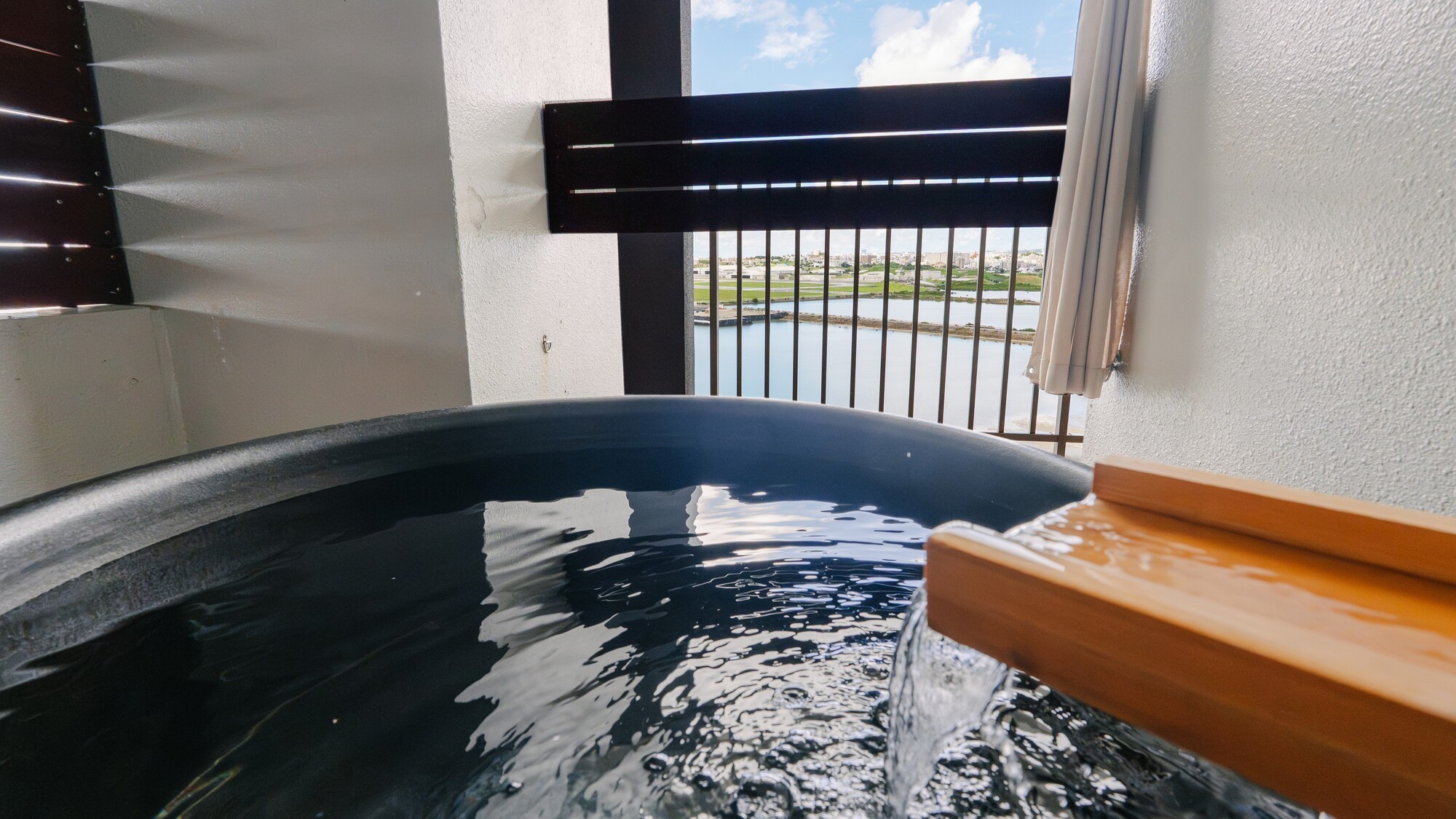 プライベートな空間で味わう絶景と温泉