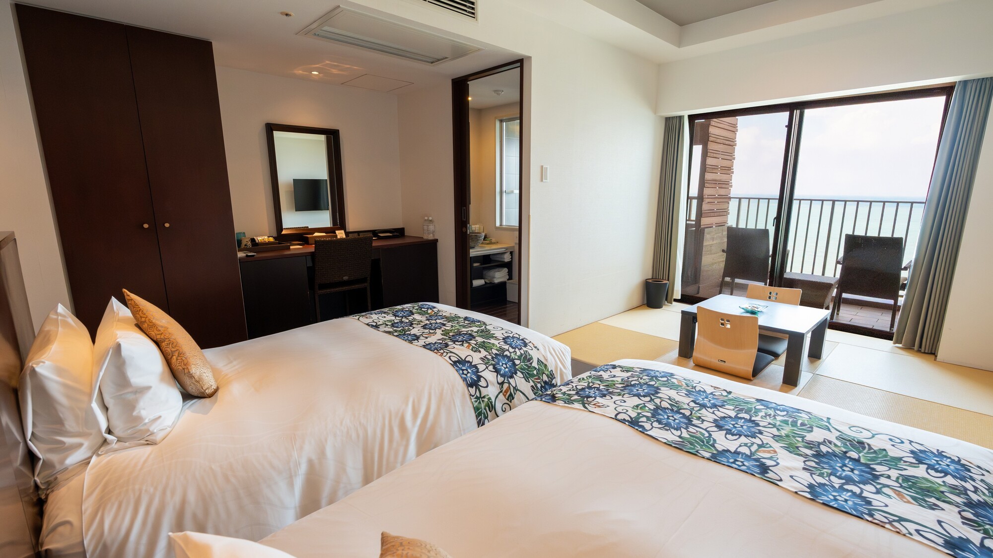 29.42㎡　シングルベッド2台（ベッド幅120cm）＋布団2組（ベッド幅100cm※4名利用時）